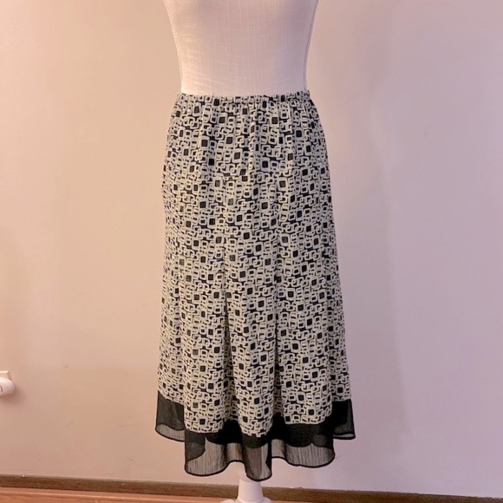 Vintage plus size women’s skirt elastic band waist, pleated mid length size16W